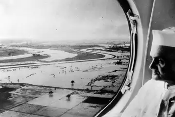 Prime Minister Lal Bahadur Shastri conducts an aerial inspection of flooded Najafgarh in New Delhi