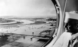 Prime Minister Lal Bahadur Shastri conducts an aerial inspection of flooded Najafgarh in New Delhi